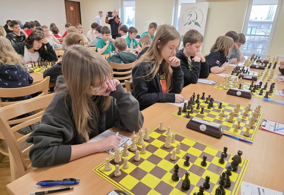 W Zabrzu po raz kolejny ważą się losy miejsca, które od lat kształci młodych miłośników Królewskiej Gry. Klub SZACH MAT Zabrze został zmuszony do kolejnej zmiany siedziby. To już następna przeprowadzka w ciągu zaledwie pięciu i pół roku działalności.