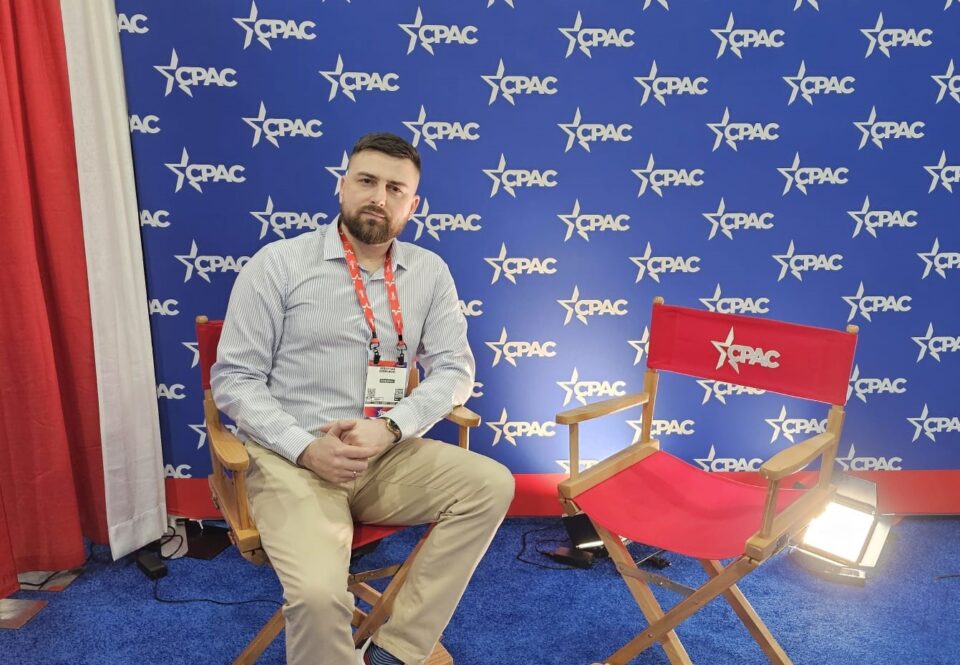 W minioną sobotę, 28 marca, w amerykańskim Dallas zakończyła się jedna z najważniejszych politycznych konferencji na świecie – CPAC. Wśród delegatów z całego globu znalazł się akcent z naszego miasta. Radny Sebastian Dziębowski brał udział w obradach, w których uczestniczyli liderzy opinii i czołowi politycy konserwatywni.