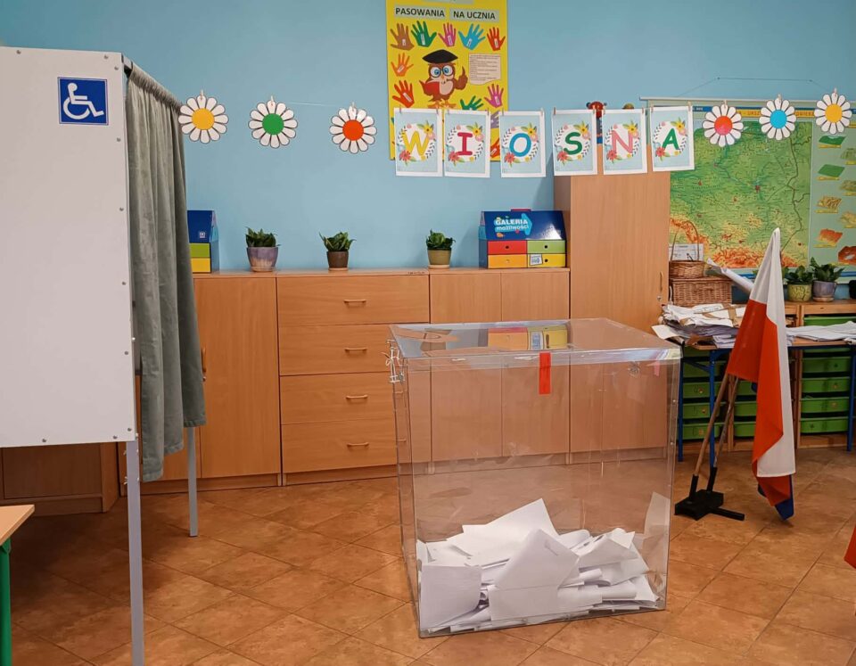 Mieszkańcy Zabrza zdecydowali. W niedzielę, 22 marca, lokale wyborcze w 21 dzielnicach odwiedziły tysiące osób, by wskazać swoich przedstawicieli. Przedstawiamy kompletne zestawienie nowo wybranych radnych, którzy przez najbliższą kadencję będą decydować o sprawach naszych osiedli.