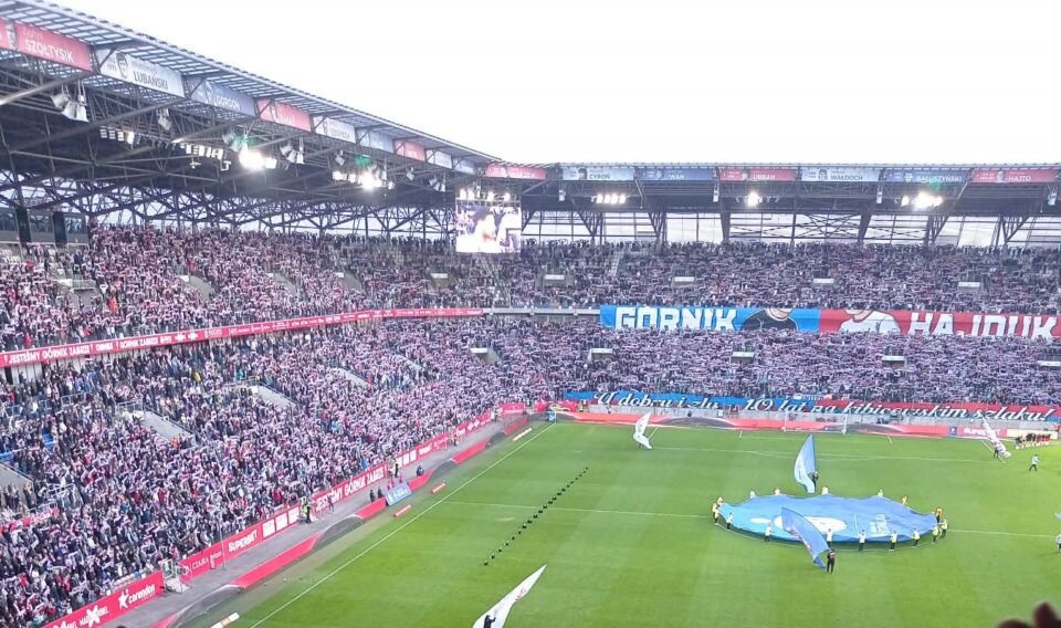 Prywatyzacja 14-krotnego Mistrza Polski wkracza w decydującą fazę. Choć proces sprzedaży Górnika Zabrze ciągnie się od miesięcy, najnowsze wieści płynące prosto od Lukasa Podolskiego wlewają w serca kibiców sporą dawkę optymizmu. Wygląda na to, że finał negocjacji z nowym inwestorem jest bliżej, niż przypuszczano.