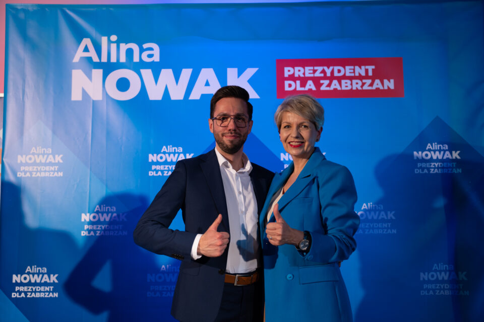 Prezydent Zabrza podpisał 10 kwietnia zarządzenie, które wzbudziło spore poruszenie w kuluarach miejskiego Ratusza. Nowym Pełnomocnikiem ds. Młodzieży został Dylan Błażejowski. Choć oficjalnie mówi się o „wzmocnieniu dialogu z młodymi”, trudno nie patrzeć na tę nominację przez pryzmat ostatnich przetasowań politycznych i kampanijnych zasług.