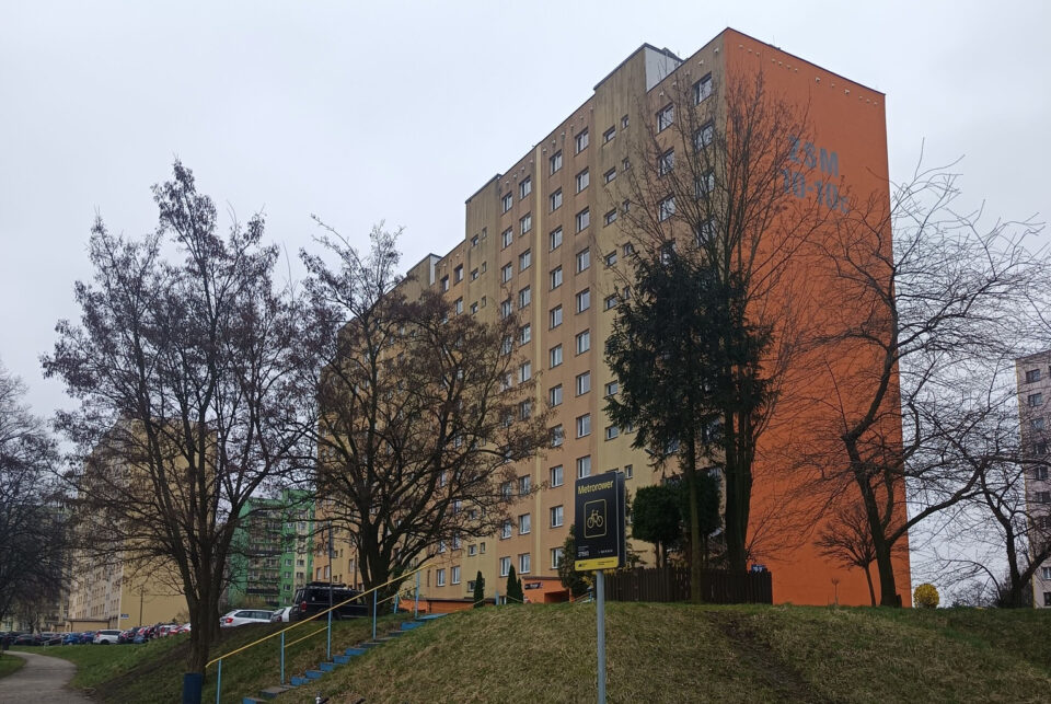 Zabrzańscy kryminalni pracują nad sprawą brutalnego napadu, do którego doszło w marcu na Porembie w rejonie ulicy Struzika. Dwóch napastników zaatakowało mężczyznę, a ich łupem padły przedmioty o niewielkiej wartości materialnej, co jednak nie zmienia powagi przestępstwa. Mundurowi apelują o pomoc do mieszkańców.