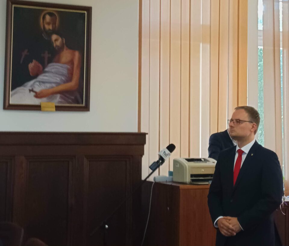 Przed władzami Zabrza stoi niezwykle trudna decyzja finansowa. Pojawiła się szansa na ogromną dotację na przebudowę kluczowego węzła drogowego w Mikulczycach, jednak wymaga ona zaciągnięcia nowych zobowiązań. Czy miasto powinno spowolnić spłatę długów, by wybudować infrastrukturę, na którą czekają tysiące mieszkańców Osiedla Zielona Dolina?