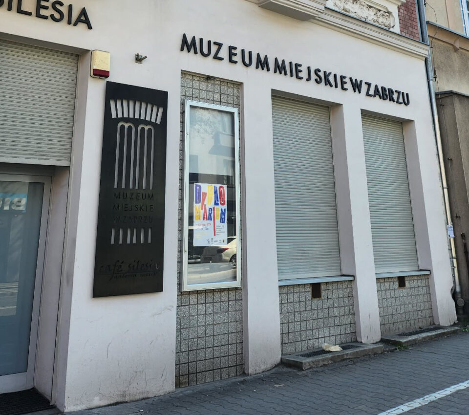Nadchodzący tydzień w Zabrzu zapowiada się niezwykle intensywnie. Od projekcji w kultowym Kinie Roma, przez spektakle w Teatrze Nowym, aż po warsztaty kreatywne i zajęcia sportowe w dzielnicowych ośrodkach kultury – oferta jest tak bogata, że każdy znajdzie coś dla siebie. Sprawdź szczegółowy harmonogram i zaplanuj swój tydzień!