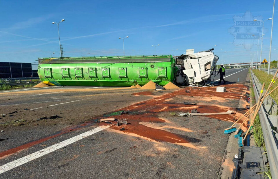Kierowcy poruszający się autostradą A4 na pograniczu Zabrza i Gliwic muszą liczyć się z gigantycznymi utrudnieniami. W rejonie strategicznego węzła Sośnica doszło do groźnego wypadku z udziałem samochodu ciężarowego. Pojazd całkowicie zablokował nitkę w kierunku Wrocławia.