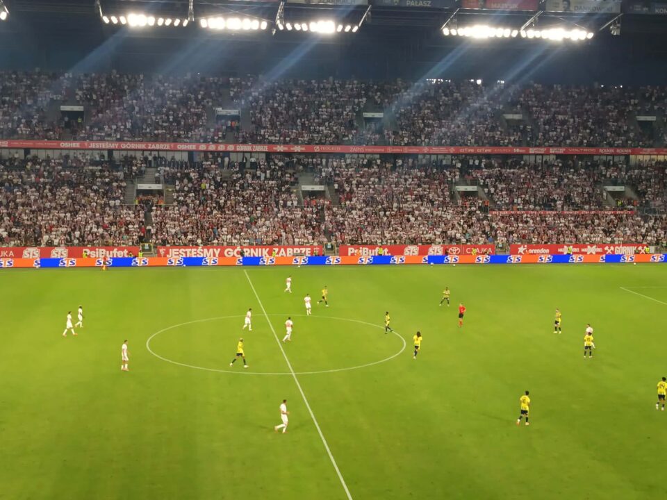 Po pełnym emocji i walki wczorajszym spotkaniu rewanżowym z Fenerbahçe, Górnik Zabrze żegna się z marzeniami o Lidze Mistrzów, ale nie kończy swojej europejskiej przygody! Dziś wieczorem, (30 lipca), wyjaśni się, z kim „Trójkolorowi” zmierzą się w kolejnej rundzie Ligi Europy. Zagrają z węgierskim Ferencvárosem czy holenderskim Twente?