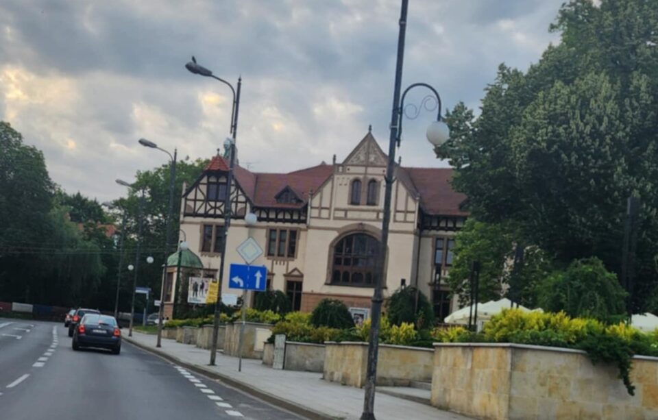 Mieszkańcy i goście naszego miasta będą mogli skorzystać w nadchodzącym tygodniu z bogatej i zróżnicowanej oferty kulturalnej oraz rozrywkowej. Czekają na nas m.in. plenerowe koncerty hip-hopowe, emocje sportowe, warsztaty artystyczne, planszówki, pokazy kina pod chmurką czy niedzielna potańcówka latino.