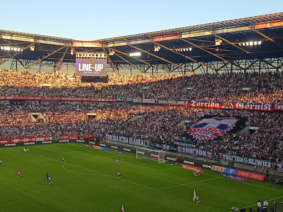 Zabrzański klub podejmuje starania, aby zminimalizować skutki dotkliwej kary nałożonej przez UEFA i zapełnić zamkniętą trybunę południową najmłodszymi sympatykami Trójkolorowych. W tym samym czasie w środowisku kibicowskim pojawił się wyjątkowo mocny apel o rozsądek. "Z UEFĄ jeszcze nikt nie wygrał" – piszą fani Górnika przed wyjazdem na Węgry.