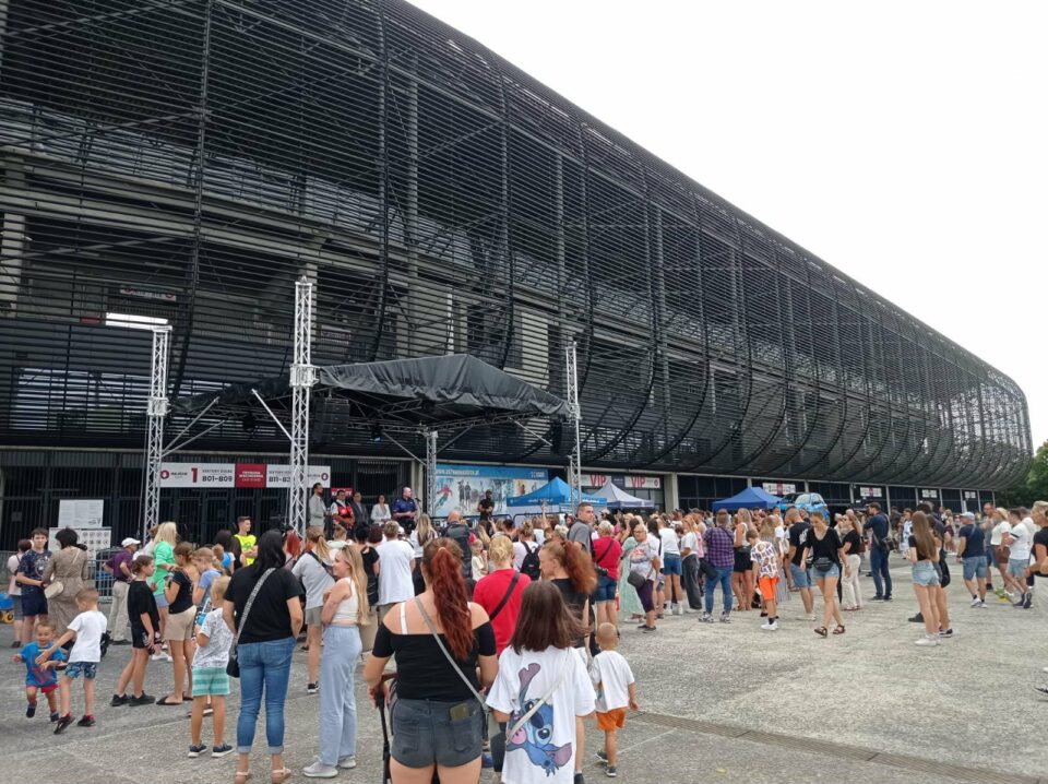 Już dziś, w czwartek 13 sierpnia 2026 roku o godzinie 19:00, Arena Zabrze stanie się areną wielkich pucharowych emocji. Górnik Zabrze zmierzy się w rewanżowym starciu Ligi Europy z węgierskim Ferencvárosi TC. Zanim jednak wybrzmi pierwszy gwizdek sędziego, na kibiców czeka prawdziwy festiwal atrakcji pod gołym niebem. Start już o godzinie 16:00!