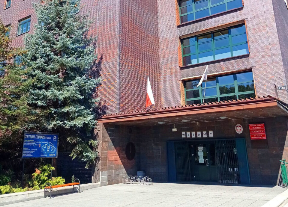 Wraz z rozpoczęciem nowego roku szkolnego Centrum Edukacji w Zabrzu (Technikum nr 1) oraz Zabrzańskie Przedsiębiorstwo Wodociągów i Kanalizacji łączą siły. Porozumienie podpisane 28 sierpnia to przełom dla uczniów kierunku technik cyberbezpieczeństwa, którzy swoją wiedzę sprawdzą w praktyce – chroniąc m.in. miejskie systemy wodociągowe.