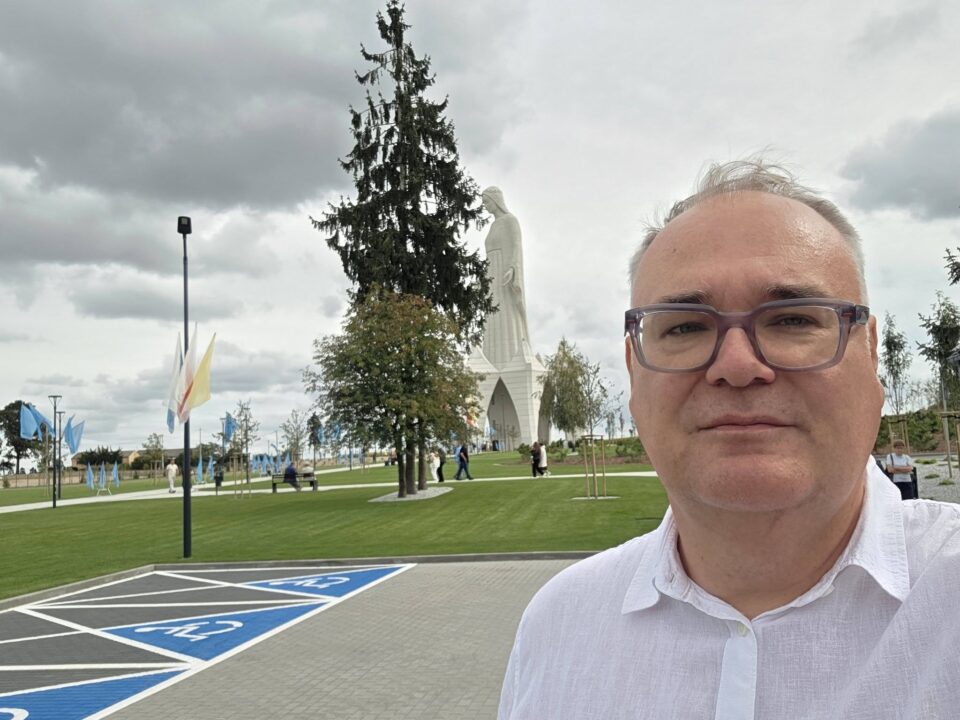 Jak zepsuć nauczycielom święto? Można np. w ten dzień wywalić odpowiedzialnego za oświatę wiceprezydenta. Już nikt nie będzie pytał, dlaczego nauczyciele ponownie dostali dużo mniejszą pulę na nagrody, niż powinni. Głowa na tacy powinna im wystarczyć. Ileż to radości…