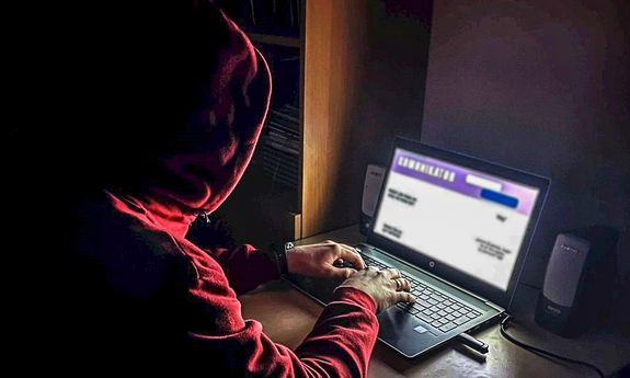Atrakcyjna oferta, chwila nieuwagi i fałszywy link do płatności. 67-letnia zabrzanka padła oszustką internetowych naciągaczy podczas próby wynajęcia pokoju na wypoczynek. Policja przestrzega przed podejrzanymi wiadomościami i przypomina podstawowe zasady bezpieczeństwa w sieci.