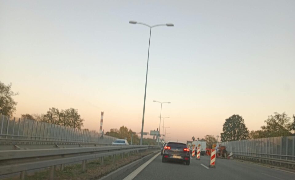 Kierowcy podróżujący zabrzańskim odcinkiem Drogowej Trasy Średnicowej w kierunku Katowic musieli we wtorkowe popołudnie uzbroić się w ogromne pokłady cierpliwości. Wskutek pilnych prac naprawczych na zabrzańskim odcinku DW 902 utworzył się wielokilometrowy zator, którego początek sięgał aż Gliwic Sośnicy.