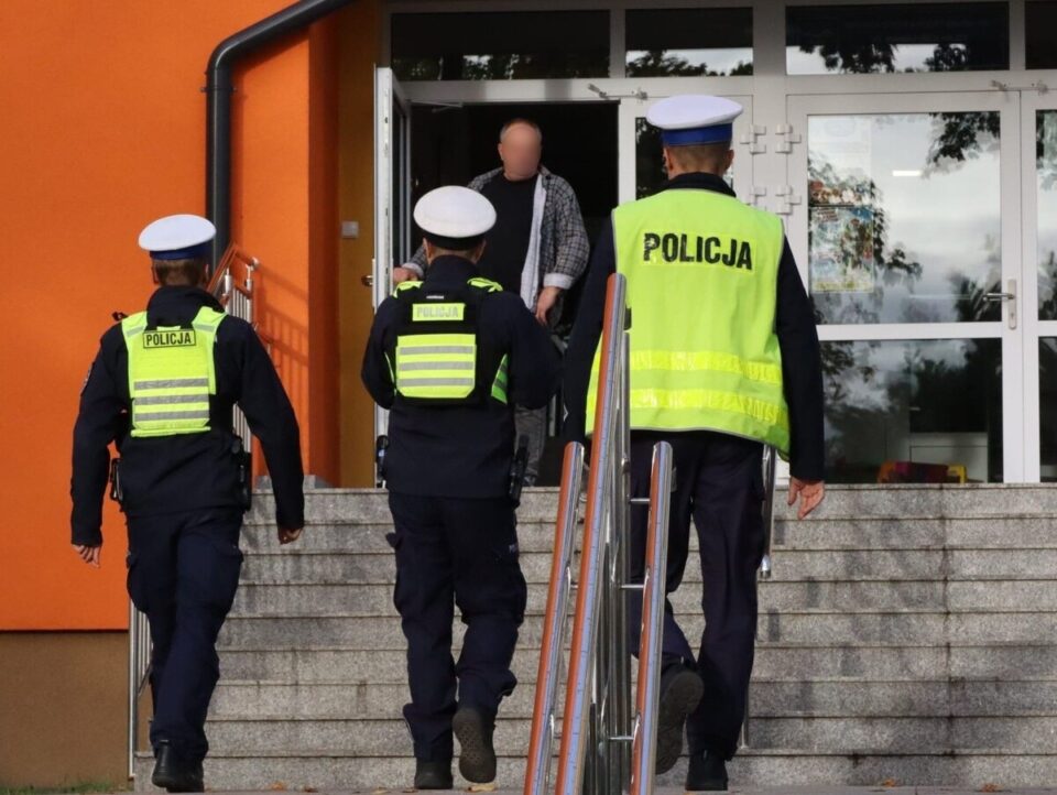 Śląska policja wzmacnia patrole pod szkołami. Zwiększone środki bezpieczeństwa także w Zabrzu