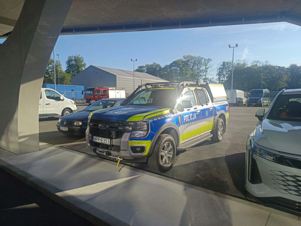 Niezależny Samorządny Związek Zawodowy Funkcjonariuszy i Pracowników Policji wystosował mocne stanowisko, w którym wprost domaga się głębokiej i realnej reformy systemowej. Przedstawiciele związku podkreślają, że awanse, awanse zawodowe i stanowiska kierownicze w Policji powinny zależeć wyłącznie od kompetencji i doświadczenia, a nie prywatnych znajomości.